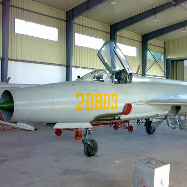 我公司為銀川客戶分解、運輸、組裝一架殲六、一架殲七飛機